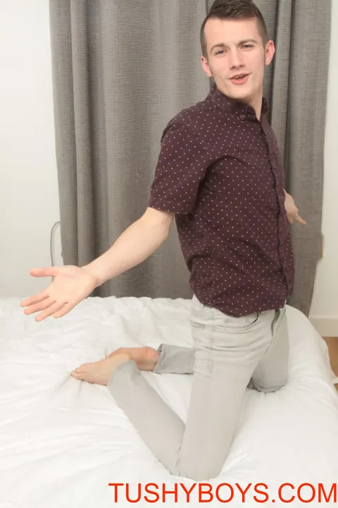Slim Twink Strips Nude on the Bed – photo 1 of 21
