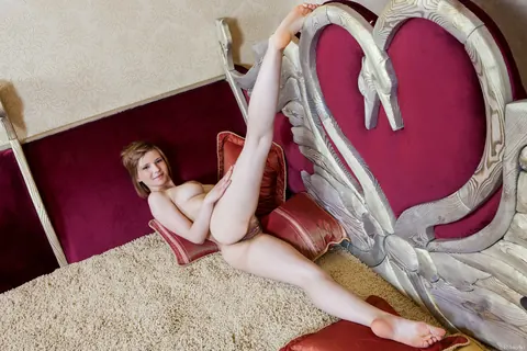 Busty Redhead with Short Hair Pulls Labia Wide and Spreads – photo 18 of 21