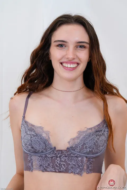 Kendall Karter: Tall Skinny Brunette Strips Nude and Poses Her Lean Frame – photo 1 of 21