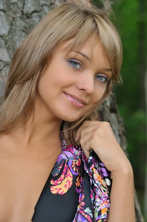 Woman with Small Tits Poses Naked in the Woods – photo 5 of 20
