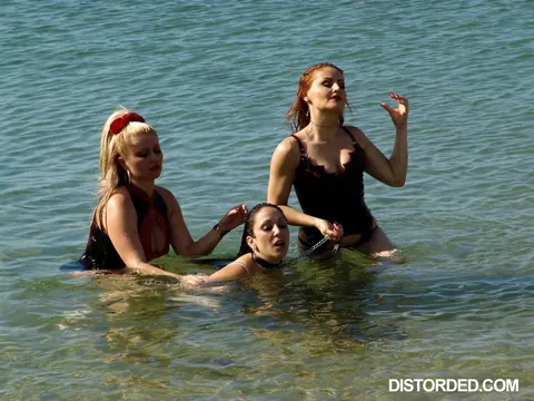 Jewell Marceau: Busty Blonde, Thick Brunette and Redhead Kiss in Bikinis on the Beach – photo 14 of 21