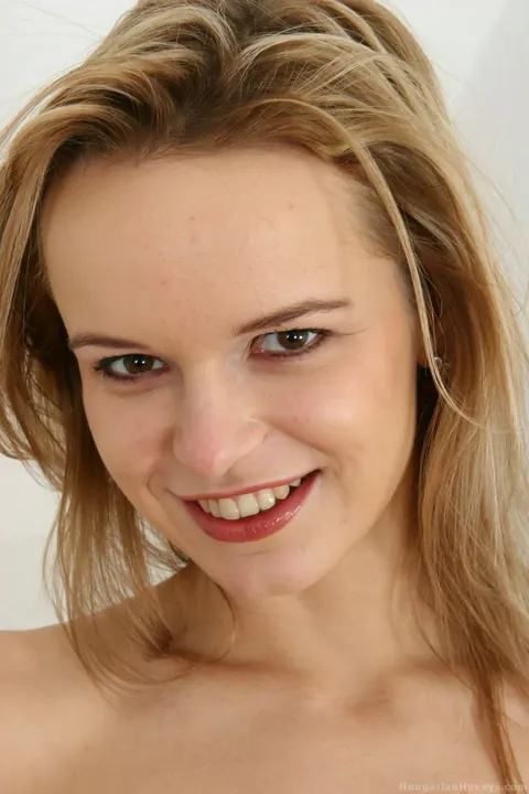 Renata Daninsky: Czech Blonde MILF Bares Her Big Natural Tits – photo 21 of 21