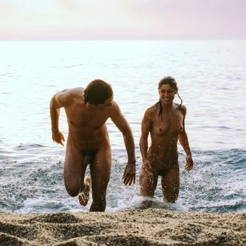 Julia Roca: European Brunette Undresses and Fucks on the Beach – photo 4 of 9