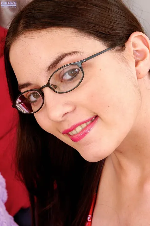 Larisa Fox: Brunette in Glasses Fingers Her Pussy and Spreads Her Legs – photo 3 of 21