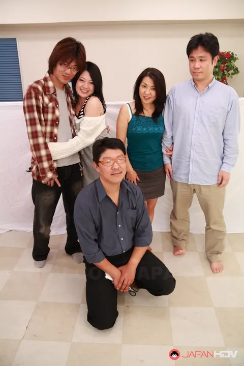 Hairy Japanese MILF in Stockings Spreads for Gloryhole Orgy – photo 3 of 15