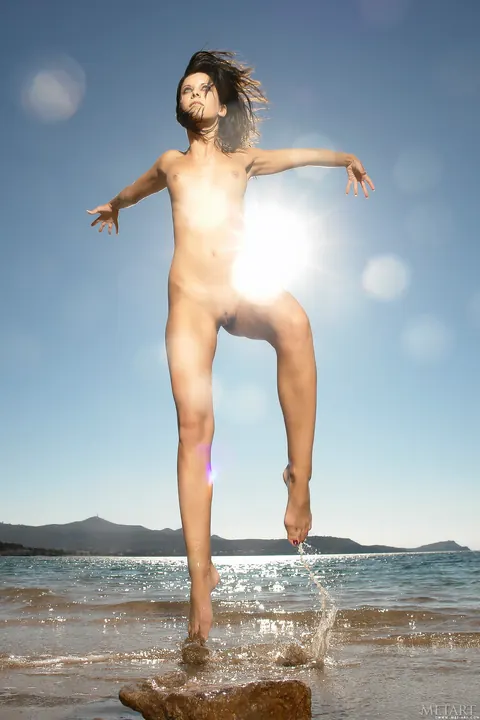 Woman Strips Nude on the Beach and Spreads Her Pussy Wide – photo 12 of 21