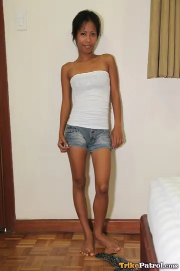 Skinny Filipina Fucked Doggy Style and Takes a Facial Outdoors