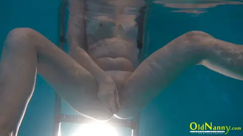 Mature Woman Masturbates and Spreads in the Pool – photo 4 of 21