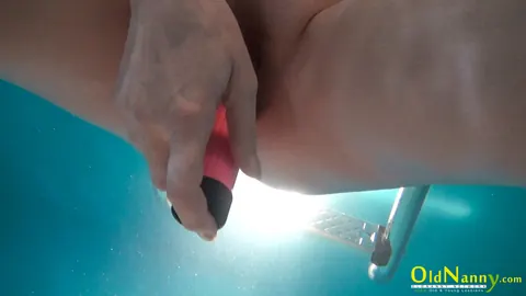 Mature Woman Masturbates and Spreads in the Pool – photo 5 of 21