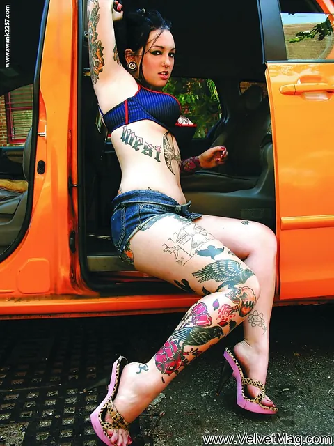 Adahlia: Busty Tattooed Brunette Fingers Her Pussy Outdoors in Shorts – photo 3 of 14