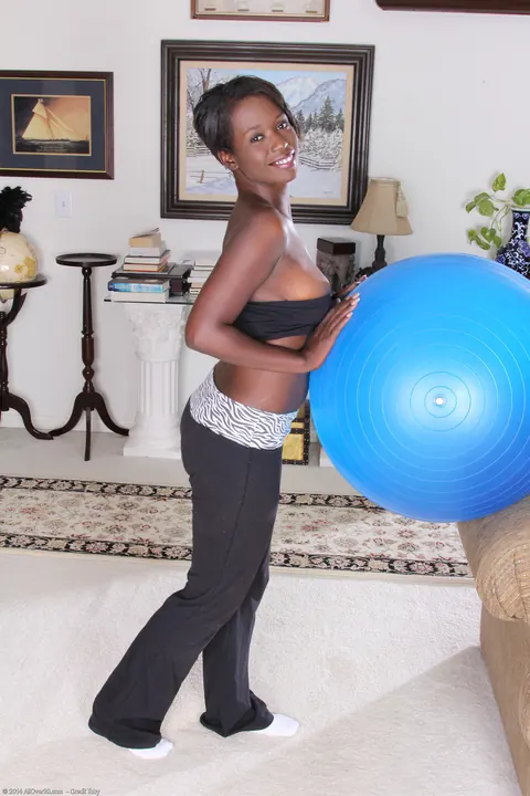 Sayanna Monroe: Ebony Brunette MILF Strips and Spreads Her Black Pussy – photo 3 of 20