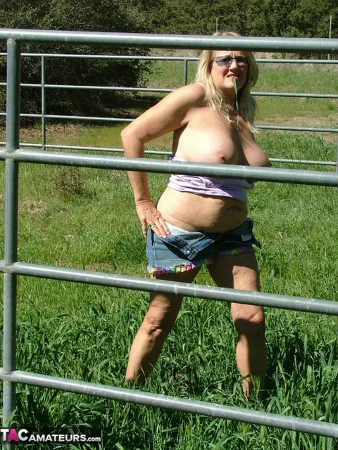 Mature BBW Strips Nude in a Horse Paddock – photo 9 of 19