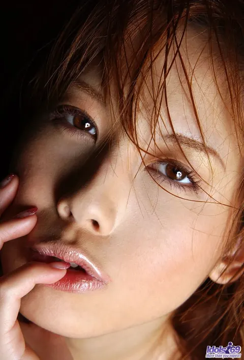 Hime Kamiya: Thick Japanese Redhead Undresses and Shows Her Hairy Bush – photo 5 of 16