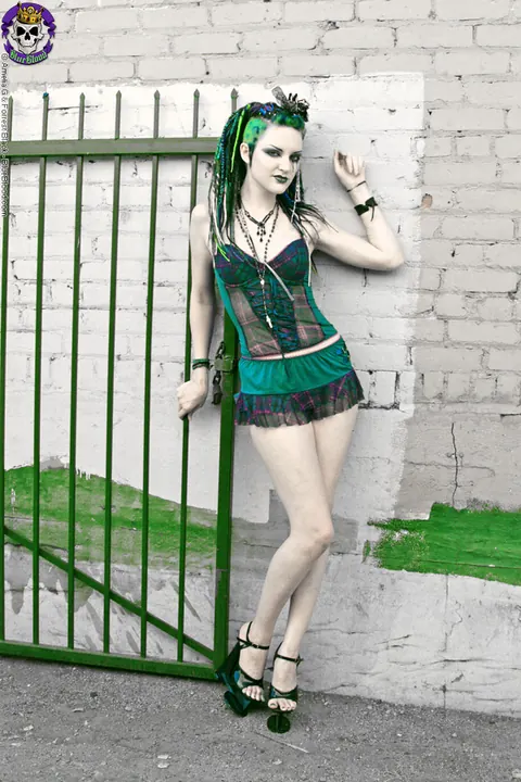 Scar 13: Tattooed Brunette Shows Off Her Big Tits Against a Brick Wall – photo 6 of 15
