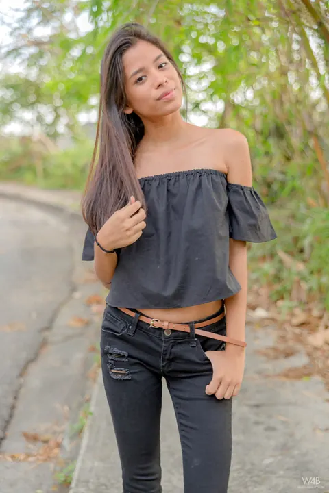Karin Torres: Latina Brunette Poses Outdoors and Flashes in Public – photo 4 of 20