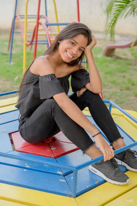 Karin Torres: Latina Brunette Poses Outdoors and Flashes in Public – photo 11 of 20