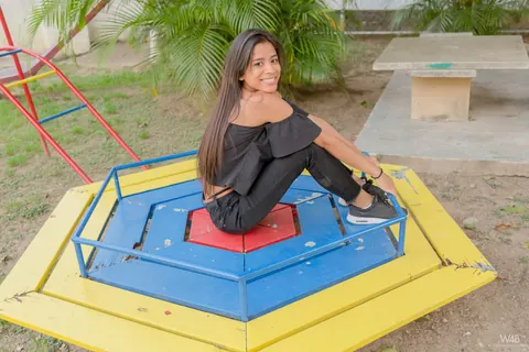 Karin Torres: Latina Brunette Poses Outdoors and Flashes in Public – photo 10 of 20
