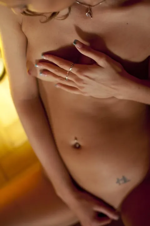 Connie Smith: Tall Skinny Brunette Strips Off Her Shorts and Fingers Her Pussy – photo 21 of 21