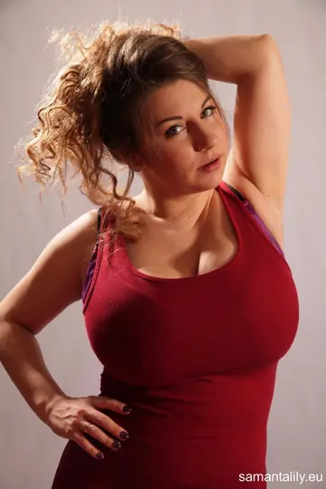 Curvy Russian MILF Flashes Her Big Natural Tits in a Dress