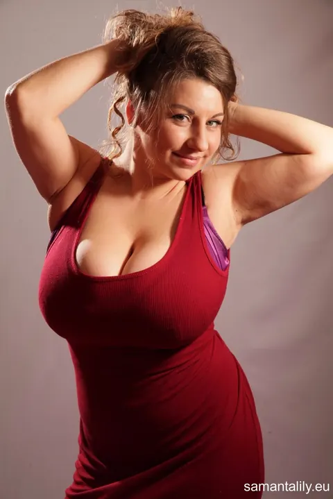 Samanta Lily: Curvy Russian MILF Flashes Her Big Natural Tits in a Dress – photo 6 of 15