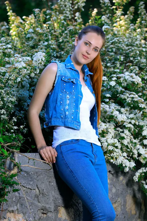 Russian Woman Strips Out of Her Jeans Outdoors – photo 1 of 21