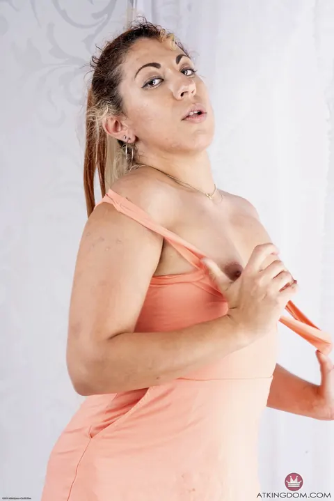 Kinky Gaga: Latina MILF Undresses to Reveal Her Hairy Pussy – photo 3 of 21
