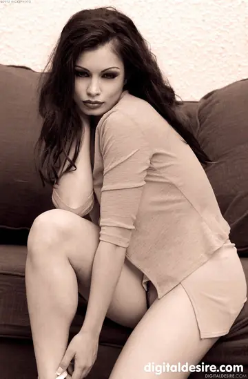 Brunette with Big Natural Tits Poses Nude in Glamour Style