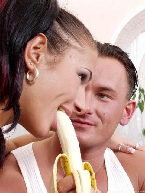 Bianca Biggs: Thick Brunette with Big Tits Gives a Blowjob Before Anal on the Table – photo 3 of 21