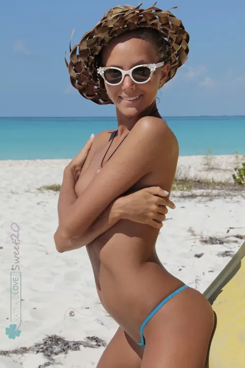 Mango A: Russian Brunette in a Bikini and Shorts Kisses Lover on the Beach – photo 8 of 13