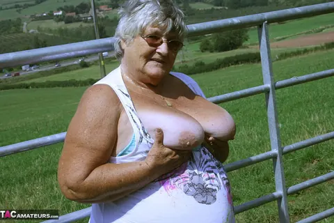 Thick British Brunette Bares Her Big Tits in the Forest – photo 5 of 20