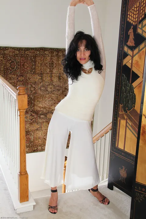 Liza Rene: Mature Brunette MILF in High Heels Strips and Fingers Her Pussy – photo 2 of 21