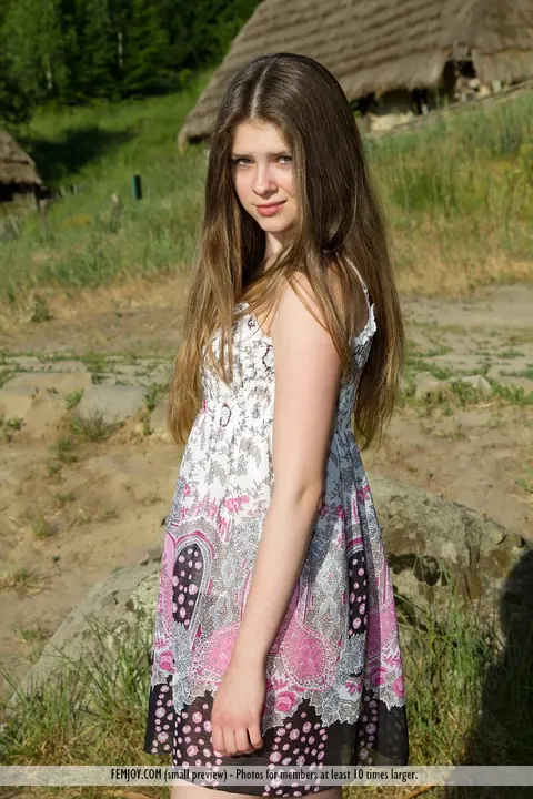 Woman in a Skirt Strips and Spreads Her Shaved Pussy Outdoors – photo 1 of 16