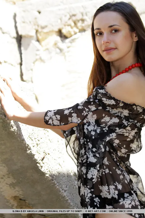 Skinny Tall Woman Peels Off Her Thong on Concrete Steps – photo 1 of 18