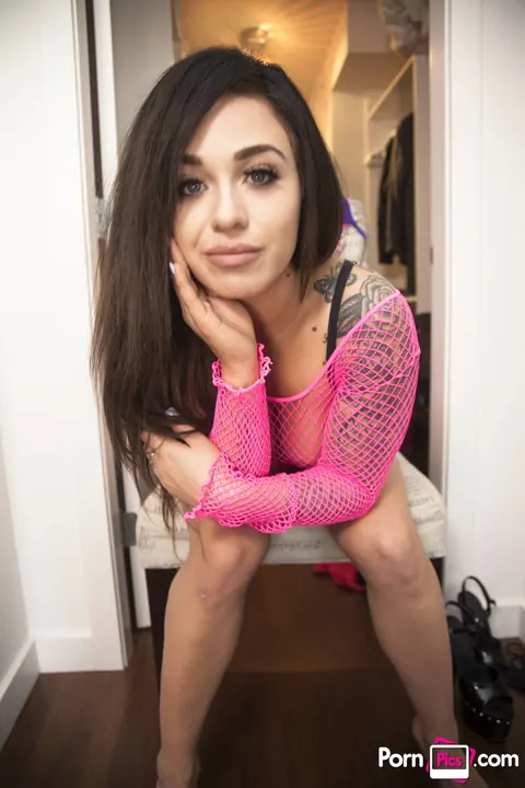 Mia madison: Brunette PAWG Undresses and Shows Her Open Pussy – photo 13 of 20