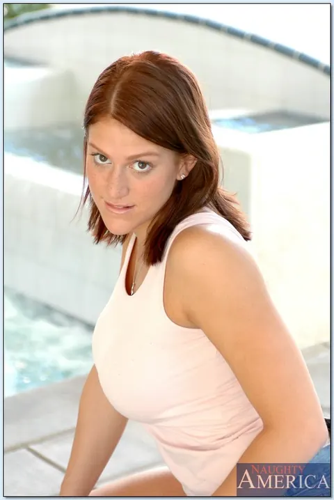 Eve Laurence: Thick Brunette with Big Tits Spreads by the Pool – photo 1 of 16