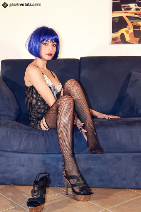 Tattooed Babe Poses in Lingerie with Stockings and Heels – photo 6 of 16