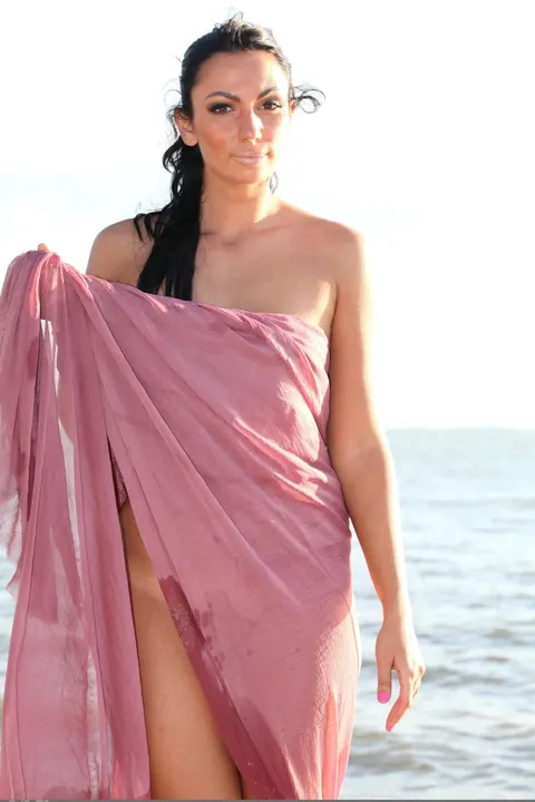 Brunette PAWG Strips Nude and Poses on the Beach – photo 14 of 21