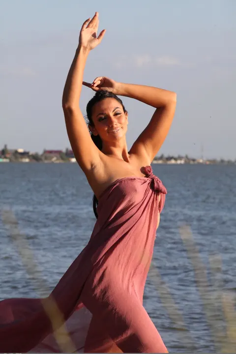 Brunette PAWG Strips Nude and Poses on the Beach – photo 2 of 21