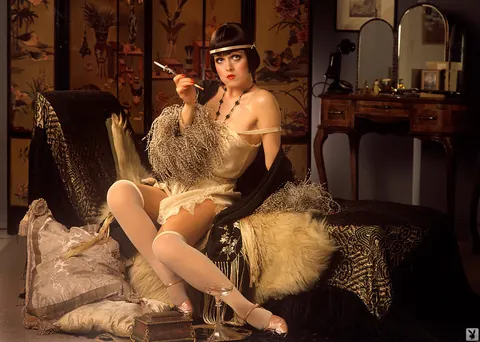 Bernadette Peters: Brunette with Short Hair Teases in Stockings – photo 7 of 13
