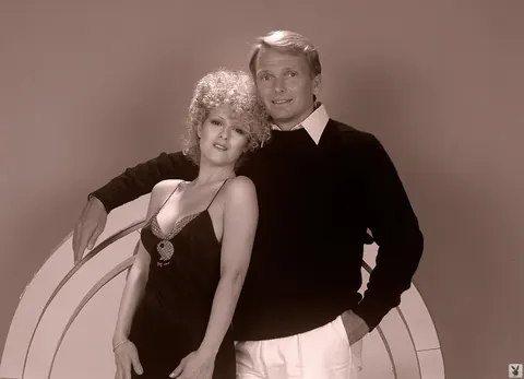Bernadette Peters: Brunette with Short Hair Teases in Stockings – photo 5 of 13