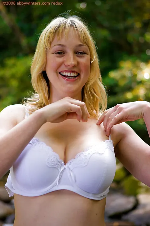 Thick Blonde Strips Out of Her Lingerie and Jeans Outdoors – photo 3 of 16
