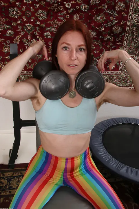 Evane Nordstern: Petite Brunette MILF Strips Out of Her Yoga Pants and Spreads – photo 5 of 21