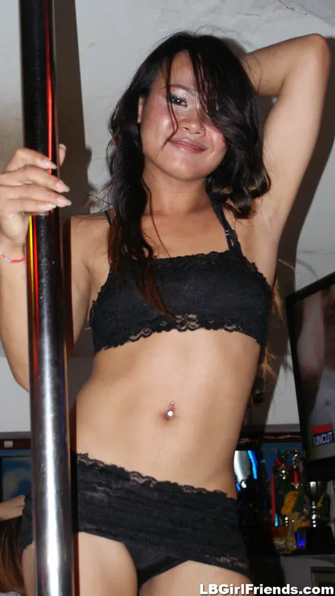 Thai Trans Woman Strips Out of Her Dress – photo 16 of 17