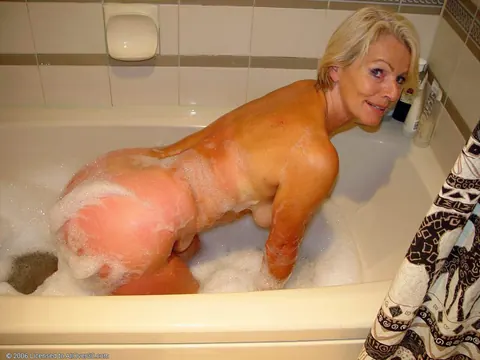 Short-Haired Mature Blonde Soaps Her Hairy Pussy in the Bathroom – photo 9 of 20