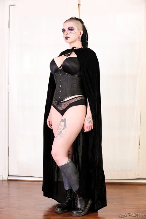 Luna Lavey: Busty Brunette Bares All and Spreads Her Pussy Wide – photo 3 of 17