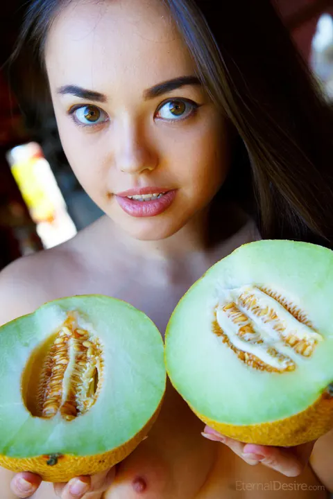 Li Moon: Asian Brunette Eats Fruit Nude Then Spreads Her Shaved Pussy – photo 5 of 16