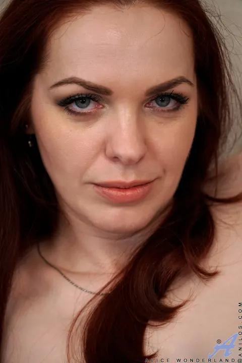 Alice Wonderland: Thick Redhead MILF in Lingerie Fingers Her Pussy and Spreads – photo 13 of 21