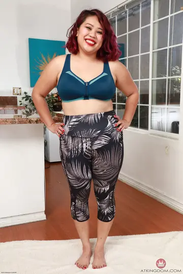 Latina BBW Undresses and Spreads Her Hairy Pussy and Ass