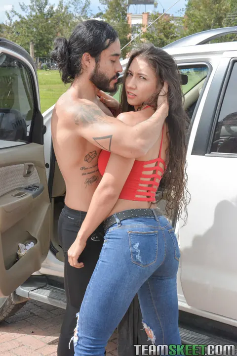 Latina in Jeans and Glasses Fucks a Guy Outdoors – photo 2 of 16