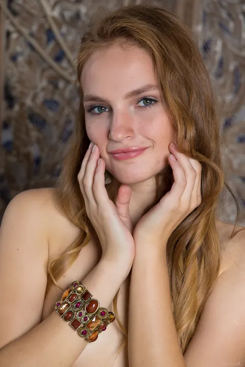 Pale Woman Poses Nude and Spreads Her Pussy – photo 8 of 17